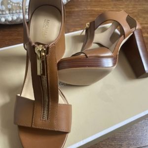 Never Worn Michael Kors Shoes Size 8.5